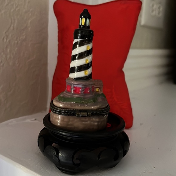 Lighthouse hinged trinket porcelain box - Picture 2 of 6